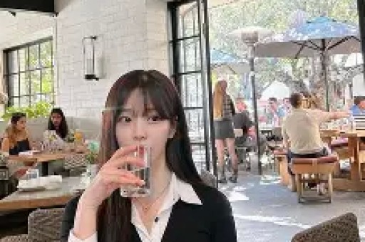这个坚强面对绝症的少女形象不仅让 这个坚强面对绝症的少女形象不仅让